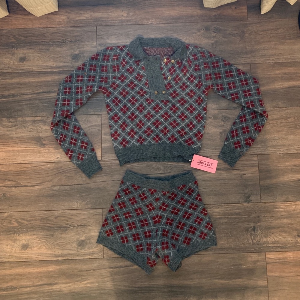 Soft matching set! Fits like a small!